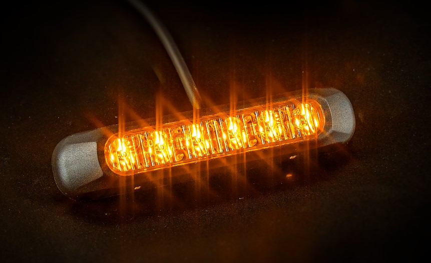 Fristom LED Dark Amber strobe - Image 2